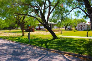 Fort Clark Springs Camper's World – photo 3