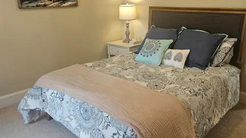 Farmhouse — image 2 of 10