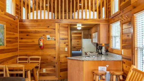 Queen Cabin — image 8 of 8