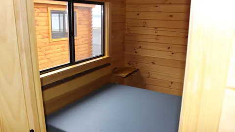 Small Lakeview Cabin(PET FRIENDLY) — image 2 of 7