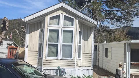 Non-Waterfront Mobile Home — image 2 of 7
