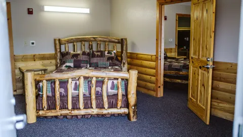 Fliesbach Cabins — image 2 of 20