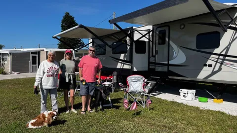 30/50 Full Hookup Grass RV Sites — image 1 of 4