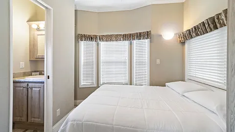 Platinum 2 Bedroom Rental — image 2 of 7