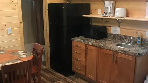 Riverfront Deluxe Cabin — image 4 of 4