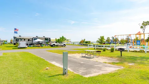 Club Castaways Full Hookup RV Site — image 2 of 4