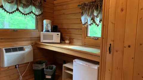 Deluxe Cabin — image 2 of 10