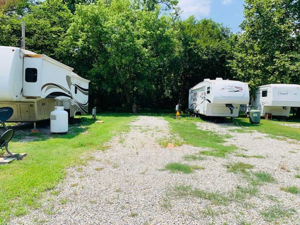 Deluxe Full Hook-Up RV Spot - 30 Amp