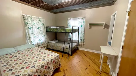 Cabin 14 — image 2 of 6