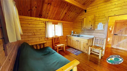 Deluxe cabin — image 2 of 6