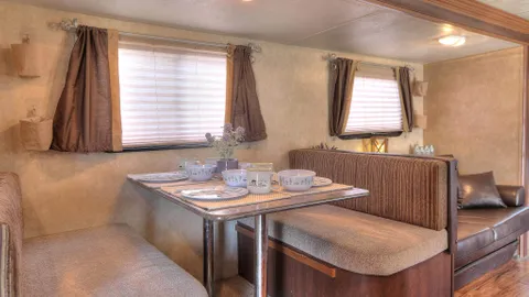RV Rentals - RV 114 The Weekend Warrior — image 15 of 15