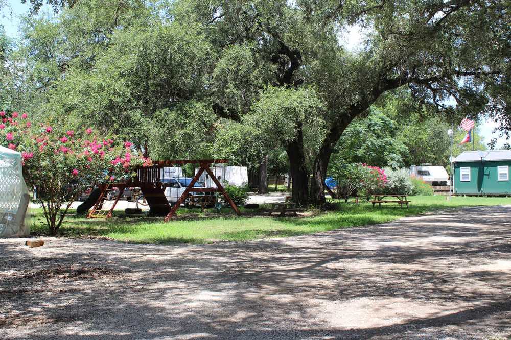 Shady Oaks RV Park - Photo 5
