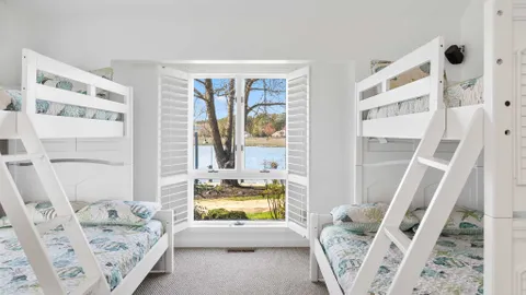 Bayfront Oasis Vacation Rental — image 2 of 9