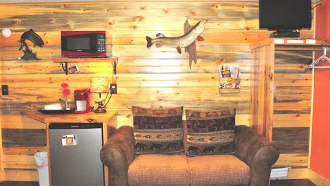 Fishing Hole Room — image 2 of 12