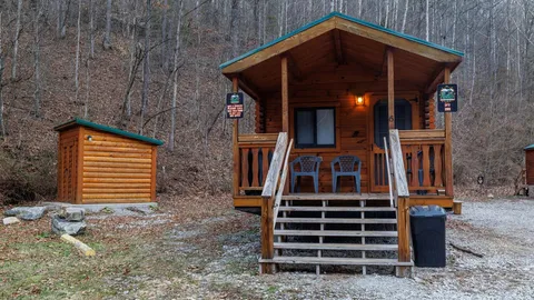Cabin 6 - Ivy Inn — image 1 of 6