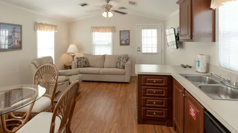 Standard Cottage 1 Bedroom — image 2 of 10