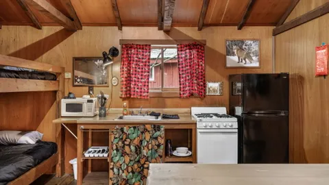 Cabin 2 - Fox — image 7 of 7