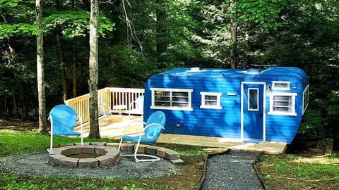 Laverne - Vintage Camper — image 1 of 29