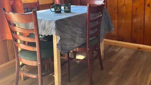 Highway Hideaway Cabin — image 5 of 5