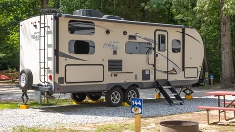 Premium Pull-Thru RV Site — image 4 of 4