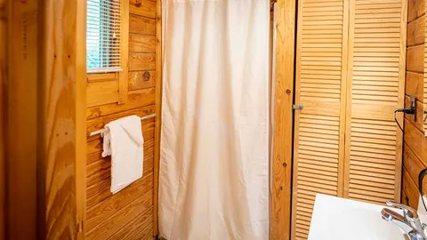 Deluxe Comfort Cabin — image 2 of 13