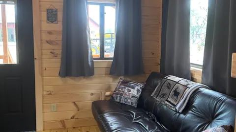Deluxe Cabin — image 2 of 14