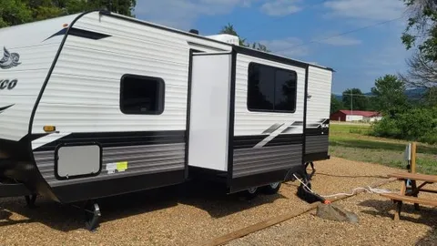 RV Rental - 29' Jayco Flight 242BHS — image 2 of 12