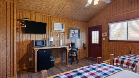 View Cabin - 2 Queen Beds — image 5 of 5