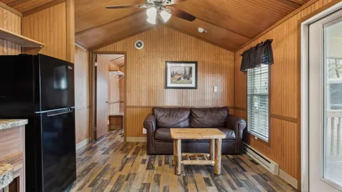 Cottage — image 2 of 9
