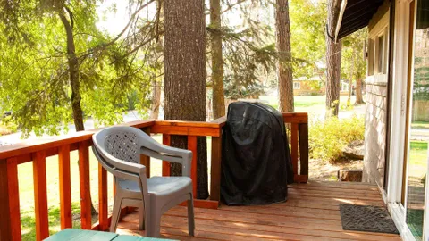 North Lakeview Cabin 6- 2bedrooms (2F, 2QFuton) — image 8 of 8