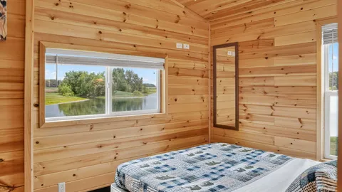 Deluxe Cabin #1 - Sleeps 8 — image 6 of 6