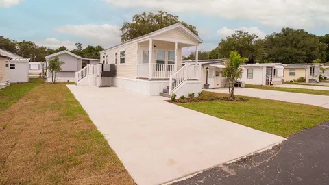 Standard Rental 1 Bedroom — image 1 of 13