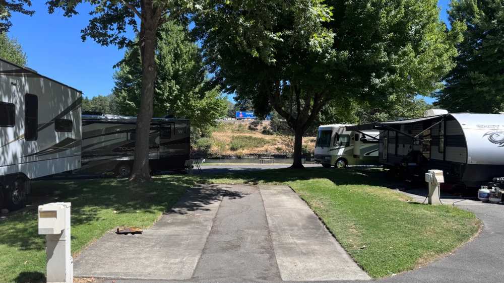 Bridgeview RV Resort, Grants Pass, Oregon - Photo 2