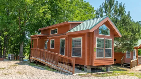 Piney Woods Cabin — image 1 of 10