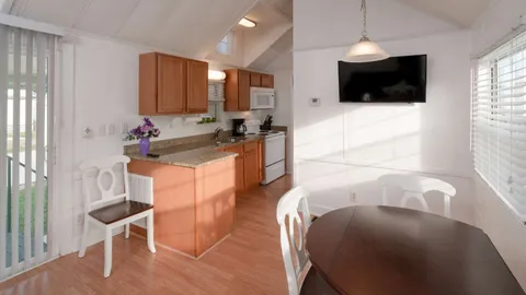 Standard Rental 2 Bedroom — image 2 of 11