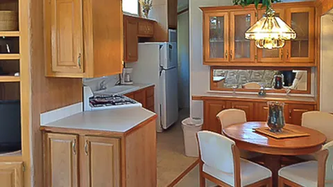 Cabin Style #7 1 Bedroom sleeps 4 — image 2 of 2