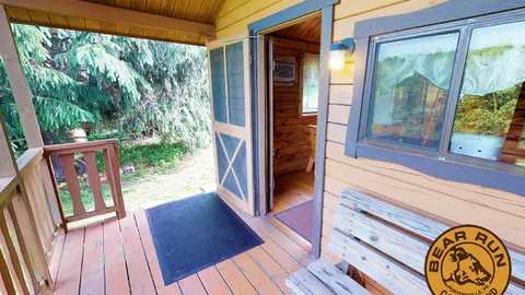 Deluxe Pet Friendly Cabin — image 2 of 7