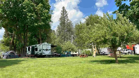 50/30/20 Amp Full Hookup Hill Side RV Site — image 2 of 16