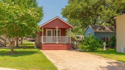 Studio Classic Duplex Queen — image 2 of 6