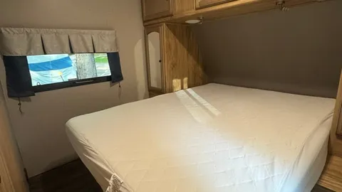 RV Rental #45 - Pet Friendly — image 2 of 6