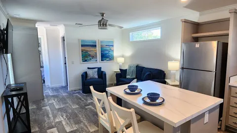 Premium Rental 1 Bedroom w/Porch — image 7 of 7