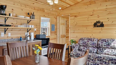 Deluxe Cabin #4 - Sleeps 6 — image 2 of 6