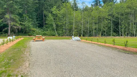 Full-Service Back-In Site — image 2 of 8