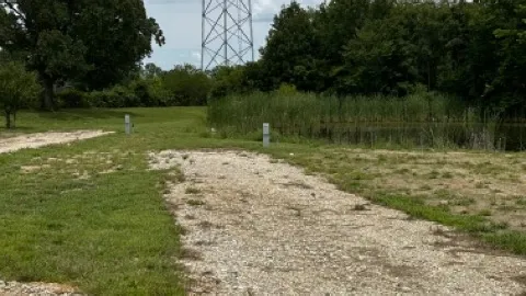 30/50 Pondview Full Hookup RV Site — image 2 of 4