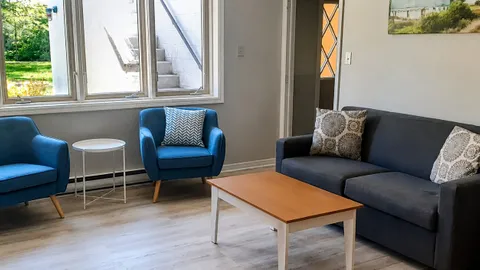 Sunset Manor — image 2 of 6