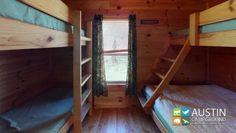 Deluxe Cabin - Deer Haven — image 2 of 5