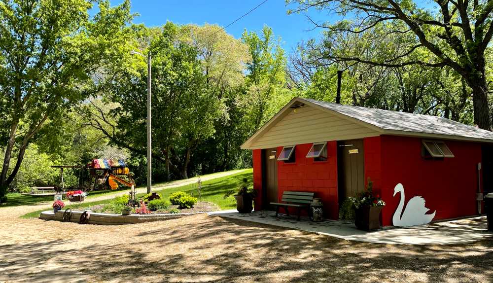 Swan Lake Resort & Campground - Photo 4