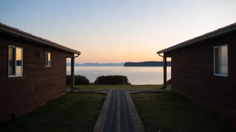 Oceanfront Two Bedroom Cottage — image 2 of 13