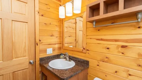 Cindy Bear™ Cabin — image 2 of 9