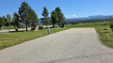 XL Premium Concrete FHU RV Site — image 2 of 4